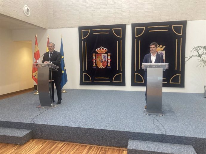 Carlos Pollán (i) y Juan Zapatero, en rueda de prensa.