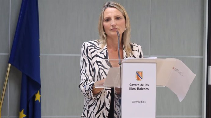 La secretaria autonómica de Trabajo, Ocupación y Diálogo, Catalina Cabrer, en rueda de prensa