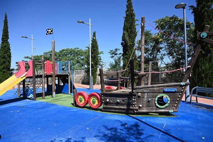Un parque infantil en Linares.