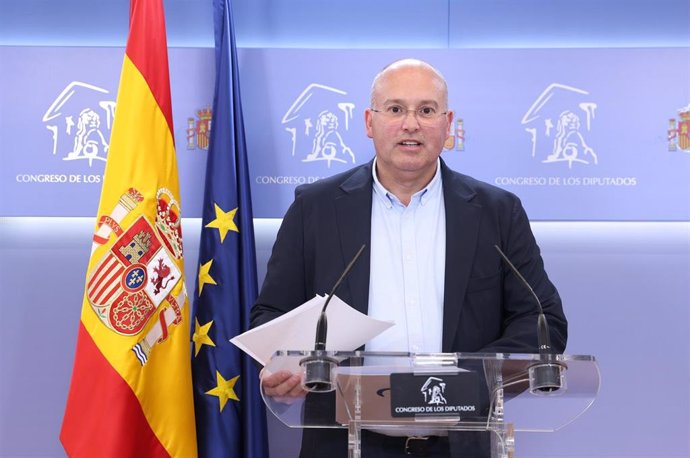 El portavoz del PP en el Congreso, Miguel Tellado, durante una rueda de prensa en el Congreso de los Diputados, a 2 de julio de 2024, en Madrid (España).