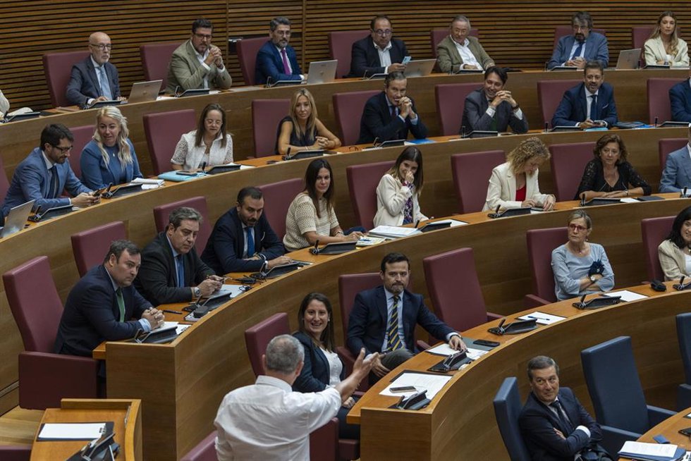 Archivo - Imagen de archivo del pleno de Les Corts