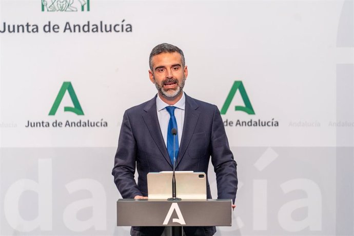 El consejero de Sostenibilidad y portavoz del Gobierno andaluz, Ramón Fernández-Pacheco, este martes en la rueda de prensa del Consejo de Gobierno.