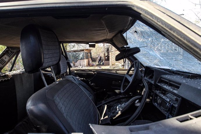 Archivo - Daños en un coche ocasionados por bombardeos rusos sobre la provincia de Dnipropetrovsk.