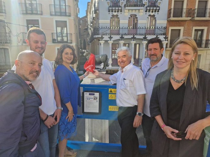 La alcaldesa de Teruel, Emma Buj, se ha hecho la primera fotografía