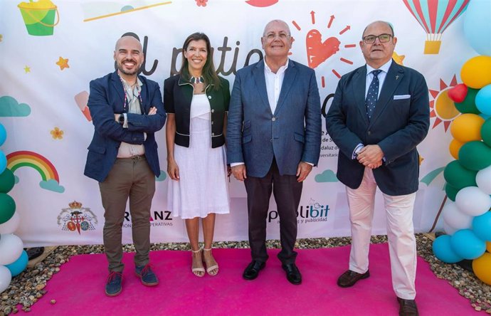 Acto de la primera piedra de El Patio del Amor en el Hospital Juan Ramón Jiménez de Huelva.