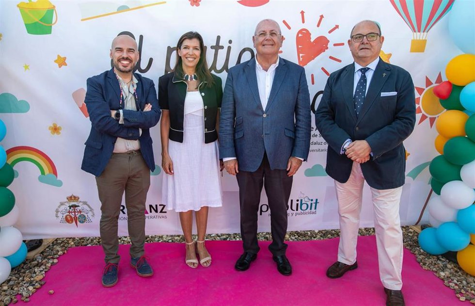Acto de la primera piedra de El Patio del Amor en el Hospital Juan Ramón Jiménez de Huelva.