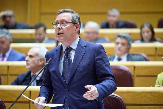 Archivo - El senador del PP, Alfonso Serrano, durante una sesión plenaria en el Senado, a 23 de abril de 2024, en Madrid (España). 