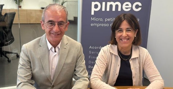 El secretari general de Pimec, Josep Ginesta, i la directora de l'Àrea de Treball de la patronal, Sílvia Miró