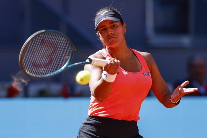 Archivo - Jessica Bouzas Maneiro of Spain in action against Paula Badosa of Spain during the Mutua Madrid Open 2024, ATP Masters 1000 and WTA 1000, tournament celebrated at Caja Magica on April 24, 2024 in Madrid, Spain.