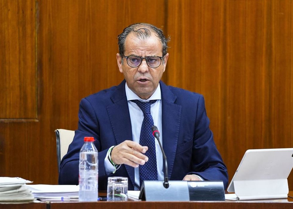 Archivo - El director general de la RTVA, Juande Mellado, este martes durante su comparecencia en comisión parlamentaria.