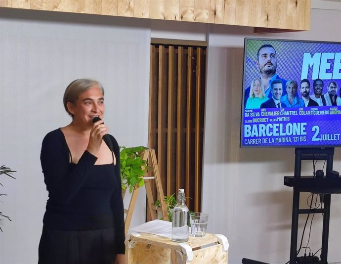 La exalcaldesa de Barcelona y líder de BComú, Ada Colau, en un acto de campaña de las elecciones francesas del Nuevo Frente Popular