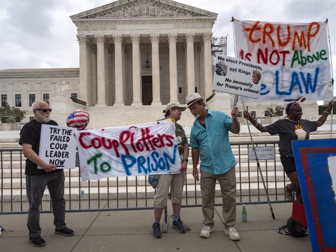 July 1, 2024, Washington, District Of Columbia, USA: A small crowd gathers outside the Supreme Court to await the ruling on Trump v. United States, which will determine if as president he is immune from prosecution for his actions.