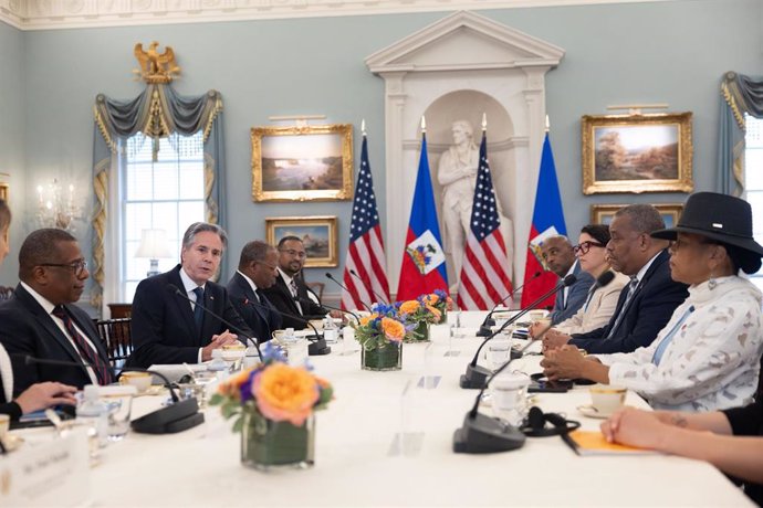 El secretario del Departamento de Estado de EEUU, Antony Blinken, recibe al primer ministro haitiano, Garry Conille, y a su ministra de Exteriores, Dominiquie Dupuy
