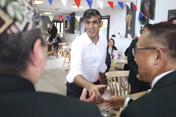 29 June 2024, United Kingdom, North Yorkshire: UK Prime Minister Rishi Sunak meets former members of the armed forces at a cafe on Armed Forces Day in his Richmond and Northallerton constituency, while on the General Election campaign trail. Photo: Scott 