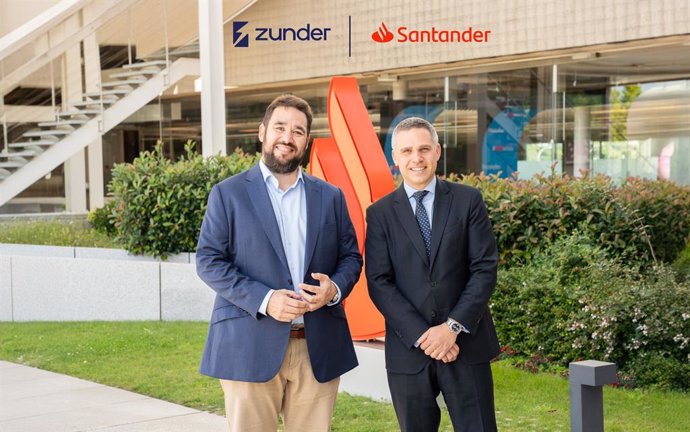 El CEO y cofundador de Zunder, Daniel Pérez (izquierda) y el responsable de Estructurados de Santander CIB, Benoit Felix.