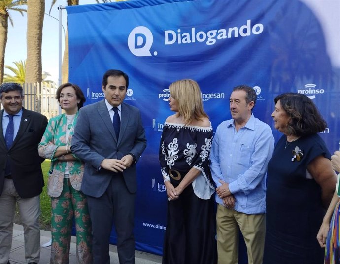 El consejero de Justicia, Administración Local y Función Pública, José Antonio Nieto, ha participad en el foro de debate Dialogando en Huelva.