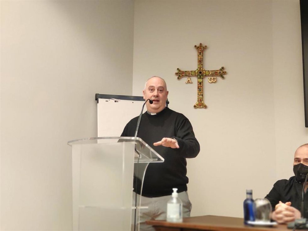 Archivo - El rector del Seminario Metropolitano de Oviedo, Sergio Martínez.