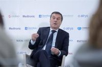 Gómez recalca que quiere "atraer al mejor talento" y para ello "no puede haber barreras idiomáticas" en la contratación