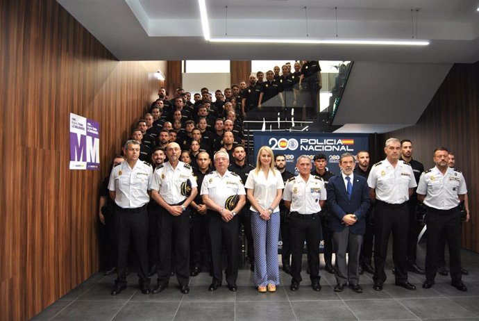 La delegada del Gobierno en la Región, Mariola Guevara, ha recibido esta mañana a 66 agentes en prácticas que durante el próximo año reforzarán la plantilla de la Jefatura Superior de Policía en la Región de Murcia