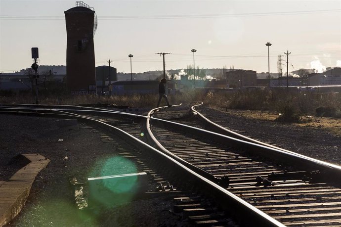 Archivo - Vista de las vías del tren, a 16 de enero de 2022, en Aranda de Duero, Burgos, Castilla y León (España). 