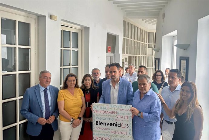 La asamblea general de la Asociación de Hosteleros de Málaga (Mahos), aprueba una declaración institucional de apoyo a la industria turística.