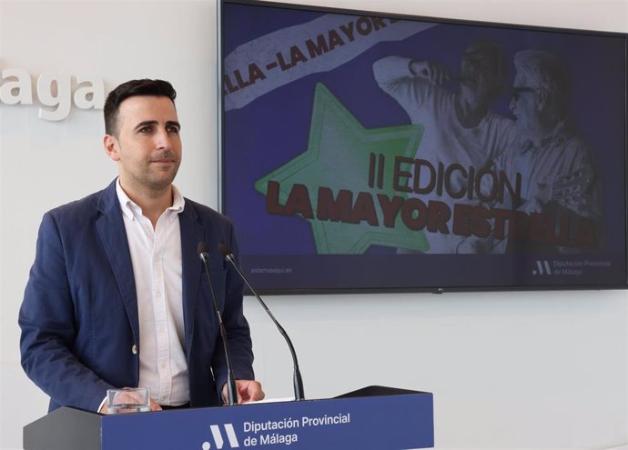 El diputado de Mayores, José Santaolalla, durante la presentación del concurso de talentos 'La mayor estrella'