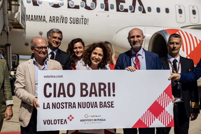 Volotea abre su nueva base en Bari.