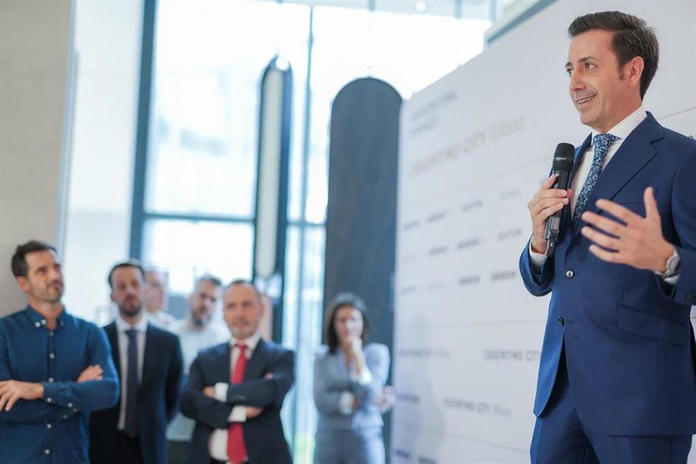 La empresa inauguró oficialmente este martes el 'showroom', ubicado en la Plaza Euskadi de Bilbao.