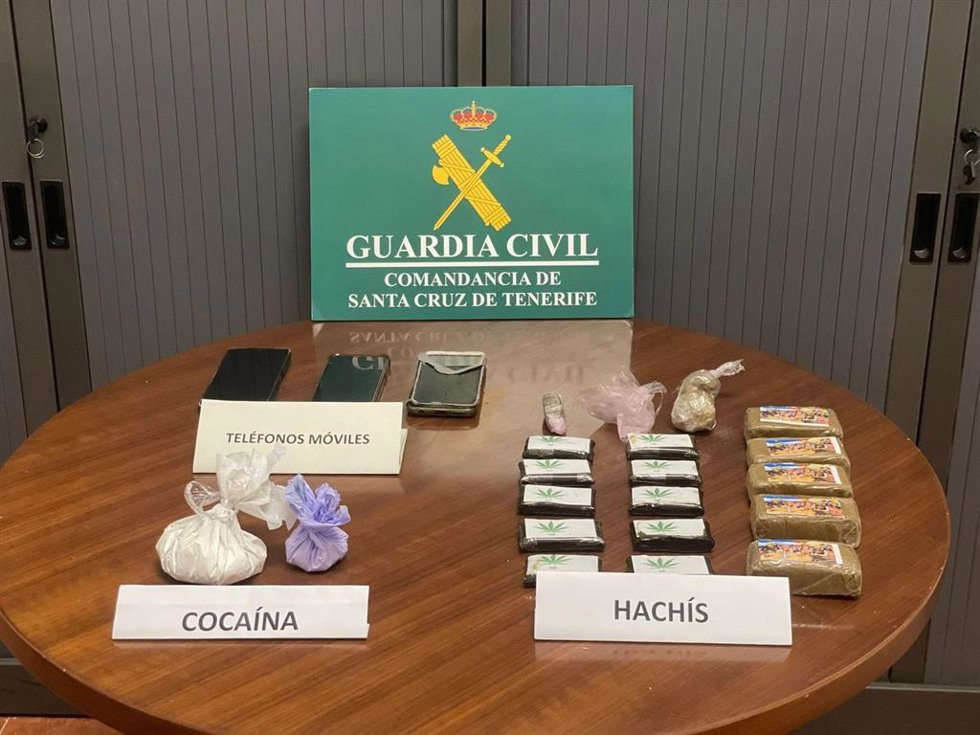 Droga intervenida por la Guardia Civil a dos personas cuando desembarcaban en un coche en el puerto de Santa Cruz de La Palma