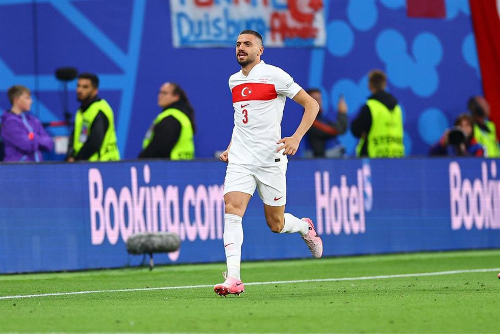 El futbolista de la selección de Turquía Merih Demiral celebra uno de sus dos goles frente a Austria (archivo)
