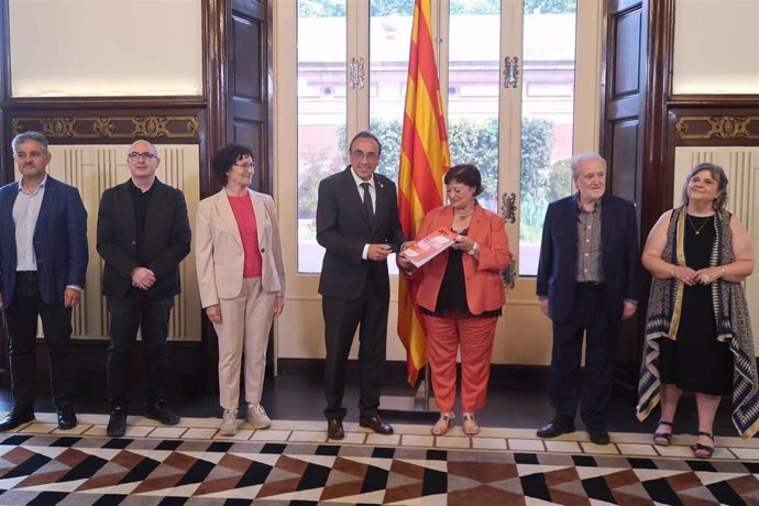 El CoNCA entrega el 'Informe sobre l'estat de la cultura i de les arts 2023' al presidente del Parlament Josep Rull