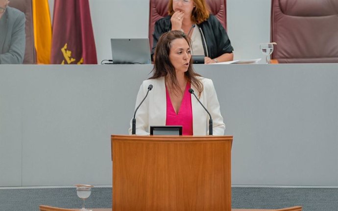 La diputada de VOX en la Asamblea Regional, Virginia Martínez, durante su intervención de este miércoles