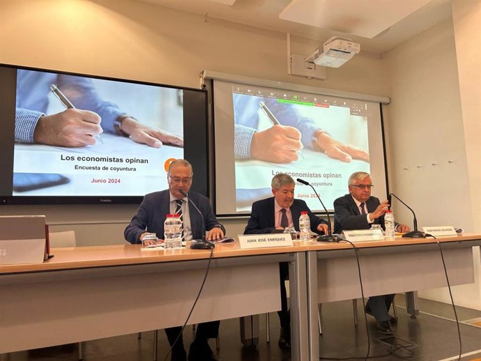 Presentación de la encuesta 'Los economistas opinan'