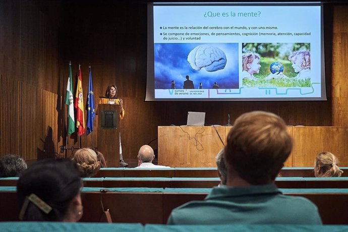 La directora científica del Centro de Investigación Biomédica en Red de Salud Mental, Ana González-Pinto, en una ponencia en los Cursos de Verano de la UMA en Ronda (Málaga).