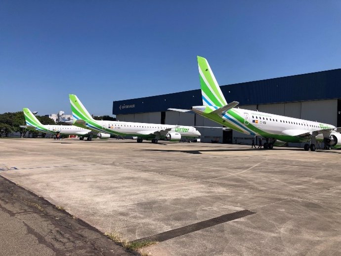 Archivo - Binter recibe tres aviones Embraer-E195-E2 y suma ya cuatro de los cinco que operarán en la nueva ruta hacia Madrid.