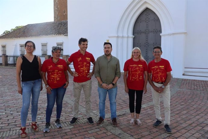 Ciclistas de distintos puntos de la geografía española concluirán esta vuelta en la explanada del Águila, haciendo entrega de un cheque solidario a la Asociación de Vecinos Tres Arcos y a la Peña Flamenca El Arrabal.