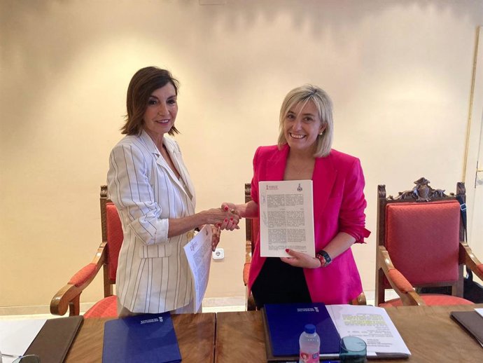 La consellera de Justícia i Interior, Elisa Núñez, subscriu un conveni de collaboració entre la Conselleria de Justícia i Interior i el Consell Valenci de Collegis de Procuradors