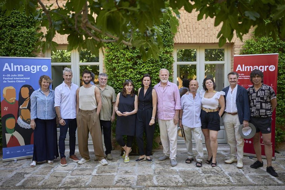 Foto de familia de la primera rueda de prensa del Festival Internacional de Teatro Clásico de Almagro.