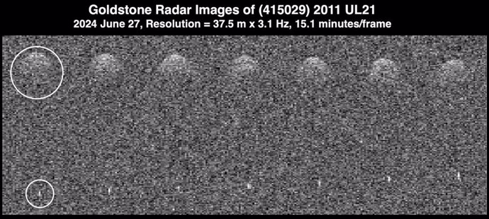 Asteroide 2011 UL21 de 1,5 kilómetros de ancho durante su aproximación a la Tierra el 27 de junio desde aproximadamente 6 millones de kilómetros de distancia. El asteroide y su pequeña luna  están rodeados por un círculo blanco