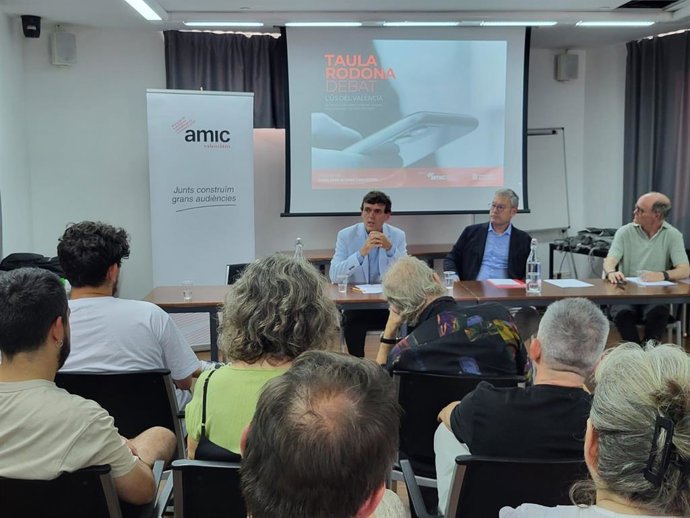 El secretari de Mitjans de comunicació i Difusió, Marc Bataller, en unes jornades sobre la situació del valenci en els mitjans de proximitat i el podcsting en valenci