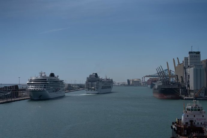 Archivo - El buque MSC Armonía zarpa del Puerto de Barcelona, a 4 de abril de 2024, en Barcelona, Catalunya (España). 