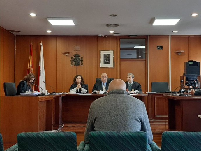 Condenado por tocamientos a una menor, de 13 años, en el autobús, en el juicio contra él en la Audiencia de Cantabria