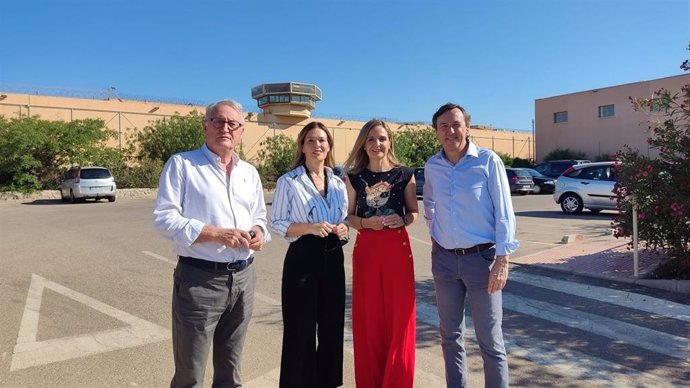 El senador del PP Jesús Caicedo junto con los diputados nacionales Ana Martínez Labella, Maribel Sánchez Torregrosa y Rafael Hernando.