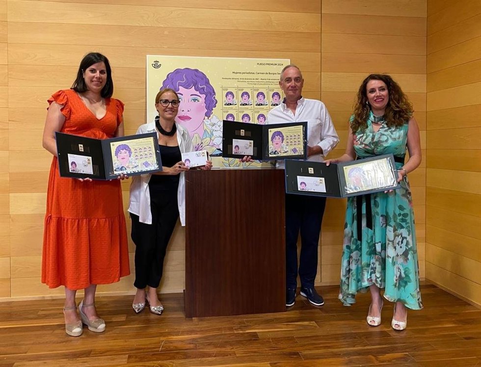Sello en honor a Carmen de Burgos