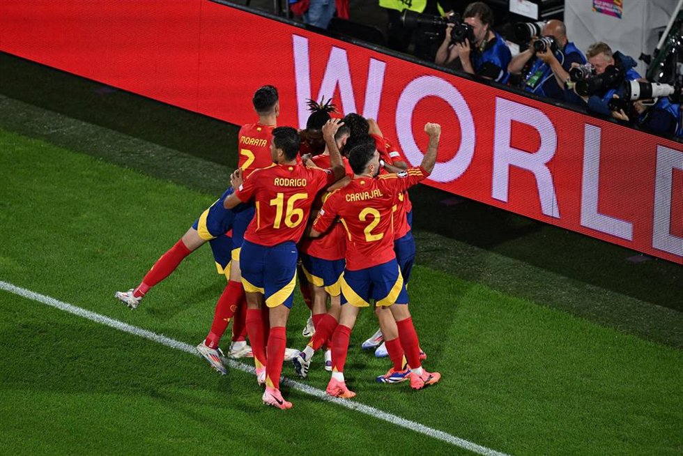 La selección española celebra el triunfo ante Georgia en la EURO 2024. 