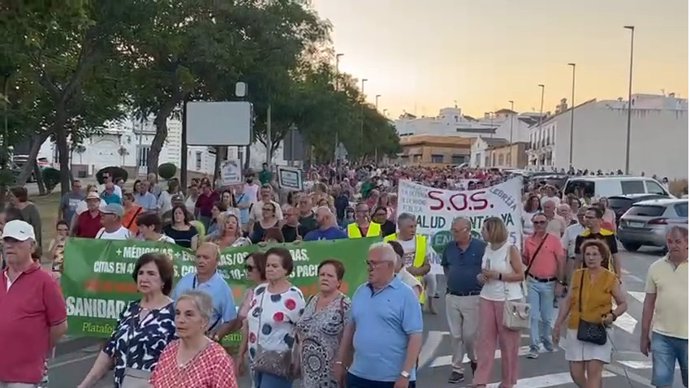 Manifestación en Lebrija en demanda de mejoras en la asistencia sanitaria