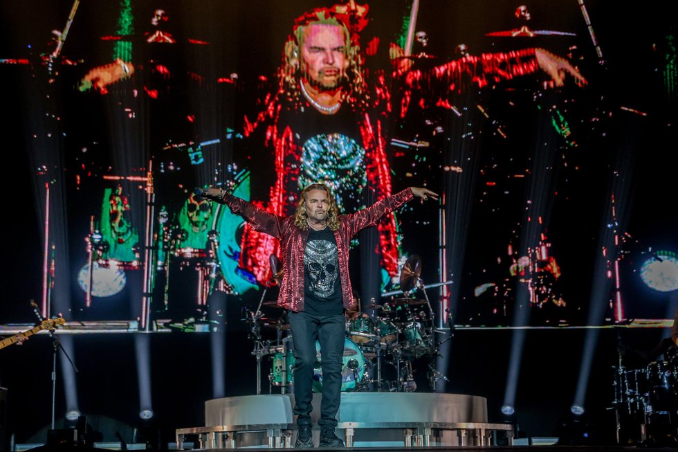 La banda Maná durante su concierto en el WiZink Center, a 3 de julio de 2024, en Madrid (España). Maná es una banda de pop rock latino de origen mexicano fundada en 1986 en Guadalajara, Jalisco.