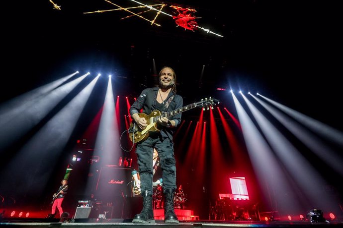 La banda Maná durante su concierto en el WiZink Center, a 3 de julio de 2024, en Madrid (España). Maná es una banda de pop rock latino de origen mexicano fundada en 1986 en Guadalajara, Jalisco. Ha vendido más de 50 millones de discos en todo el mundo, y 