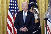 Gobernadores demócratas muestran públicamente su apoyo a Biden para la reelección tras una reunión a puerta cerrada