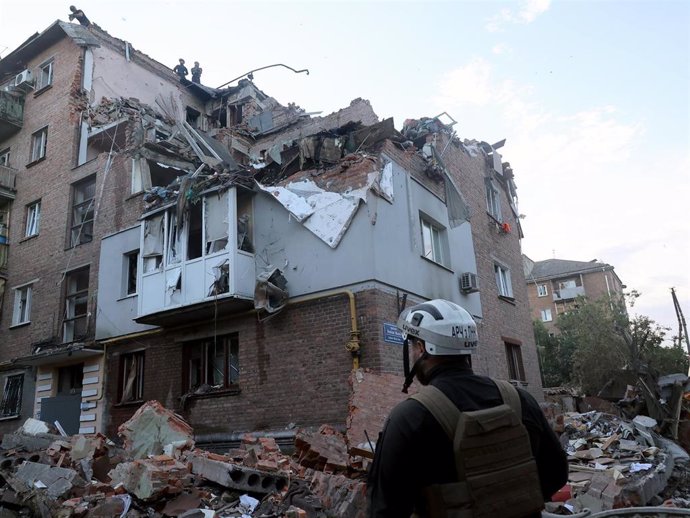 InternacionalCategorias.-AMP3.- Ucrania.- Ucrania denuncia tres muertos y 56 heridos por un bombardeo ruso sobre la ciudad de Járkov